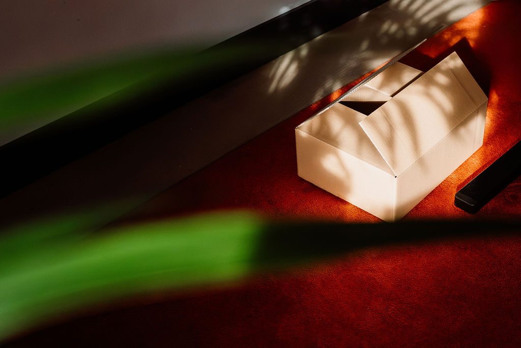 Foto van een kartonnen doos