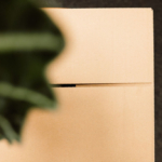 Foto van een kartonnen doos